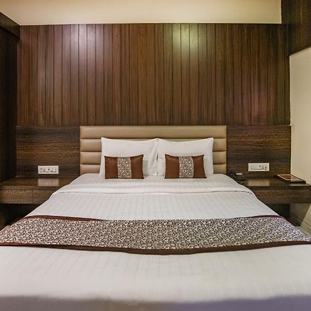 Hotel 24 Seven Nashik Esterno foto