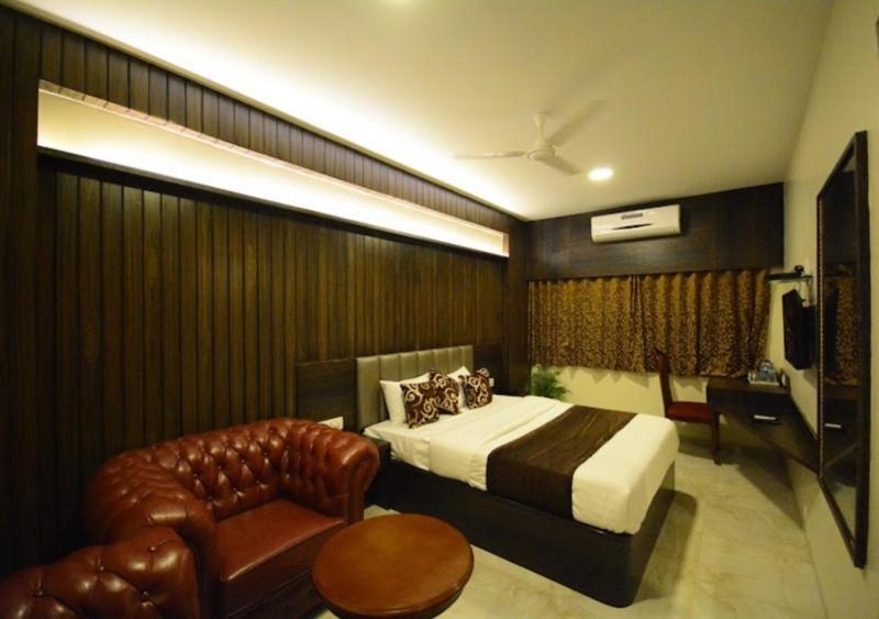 Hotel 24 Seven Nashik Esterno foto