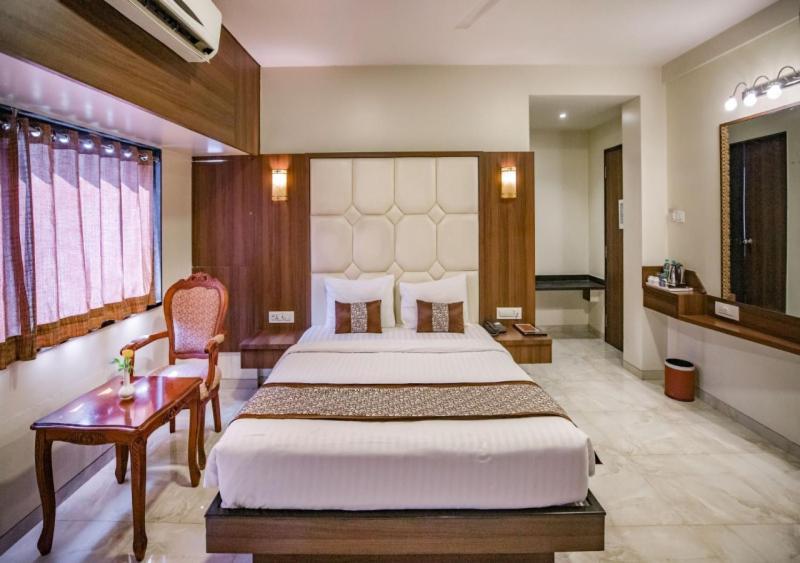 Hotel 24 Seven Nashik Esterno foto