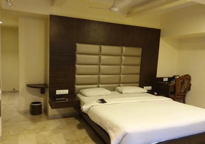 Hotel 24 Seven Nashik Esterno foto