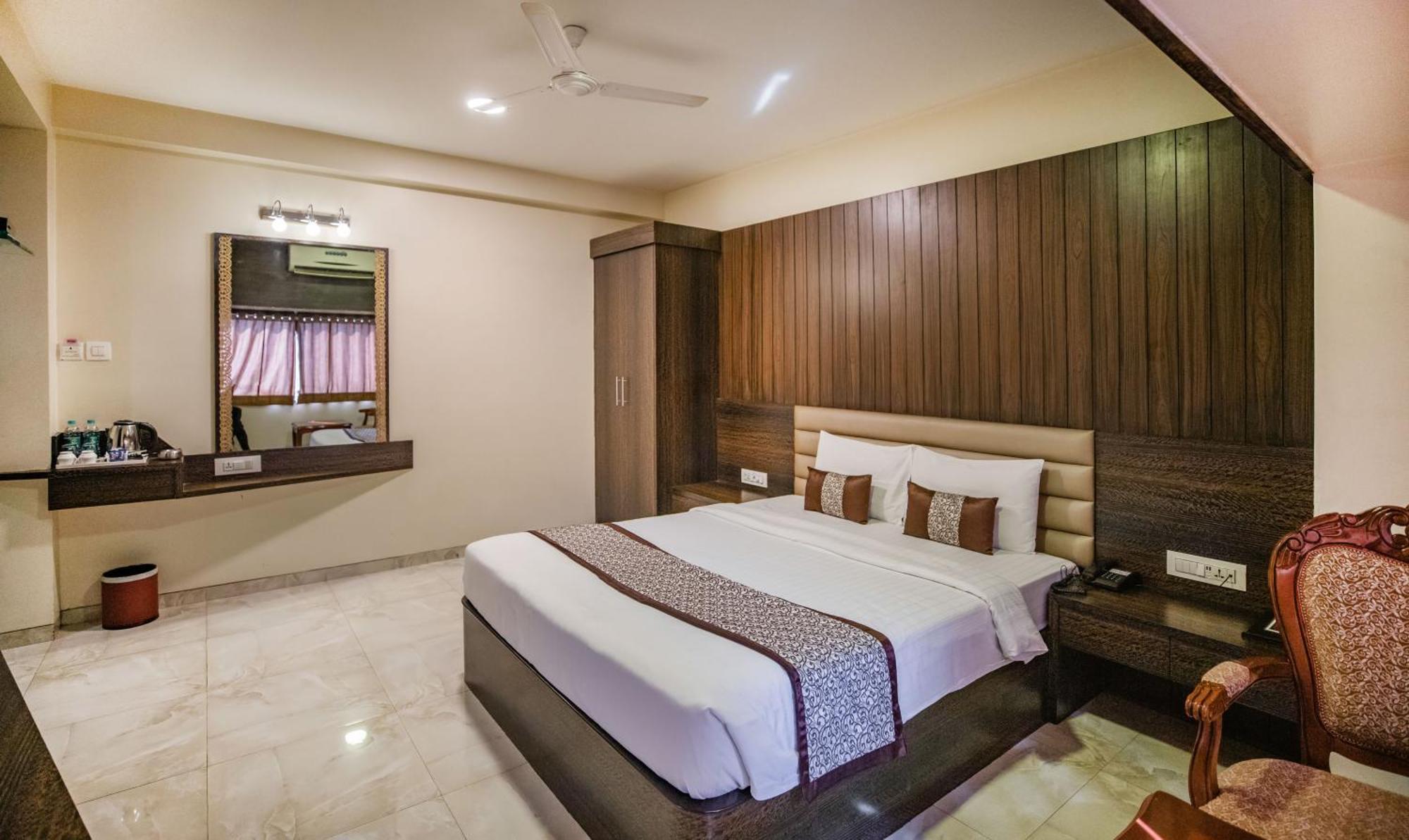 Hotel 24 Seven Nashik Esterno foto