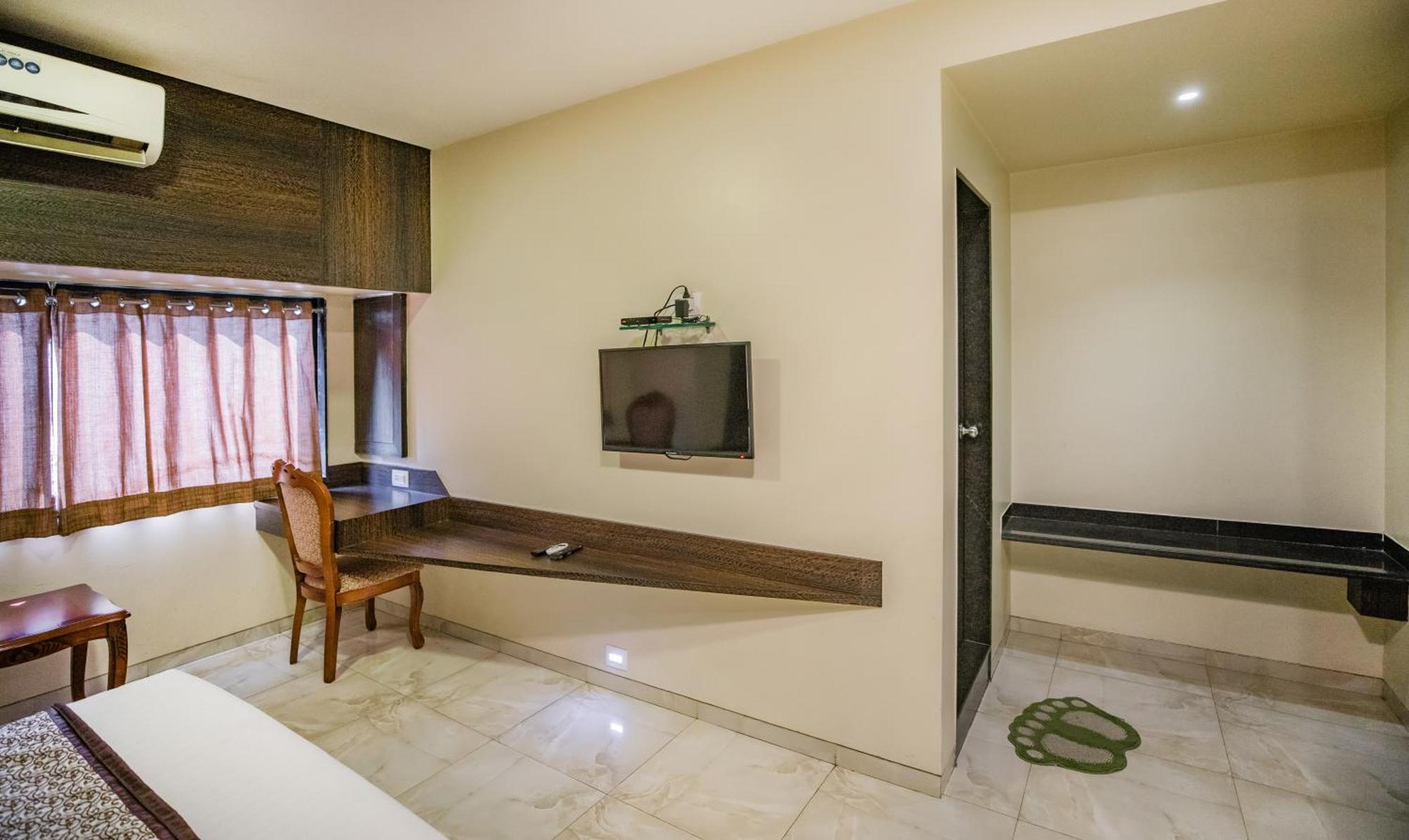 Hotel 24 Seven Nashik Esterno foto