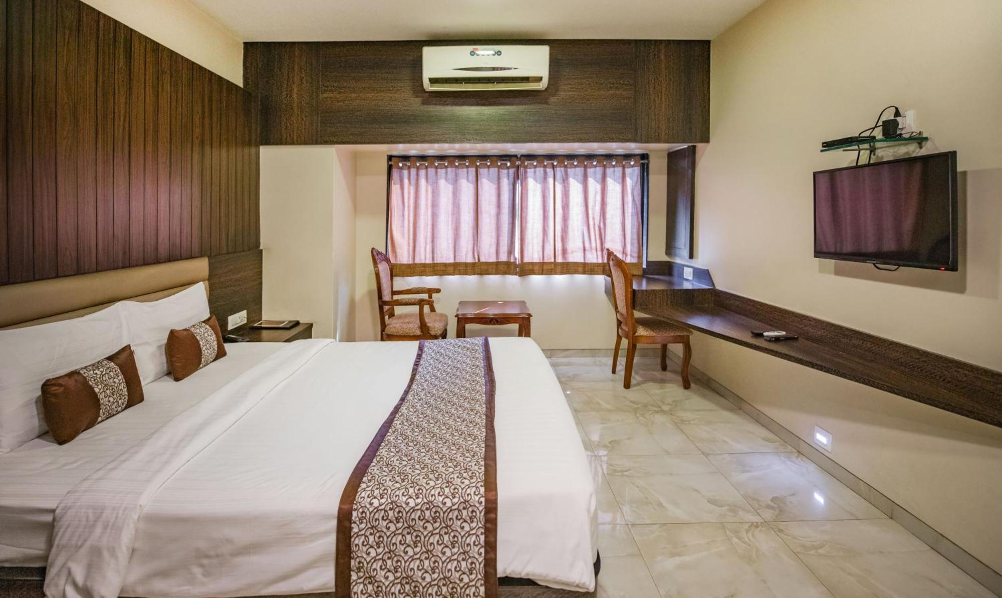 Hotel 24 Seven Nashik Esterno foto