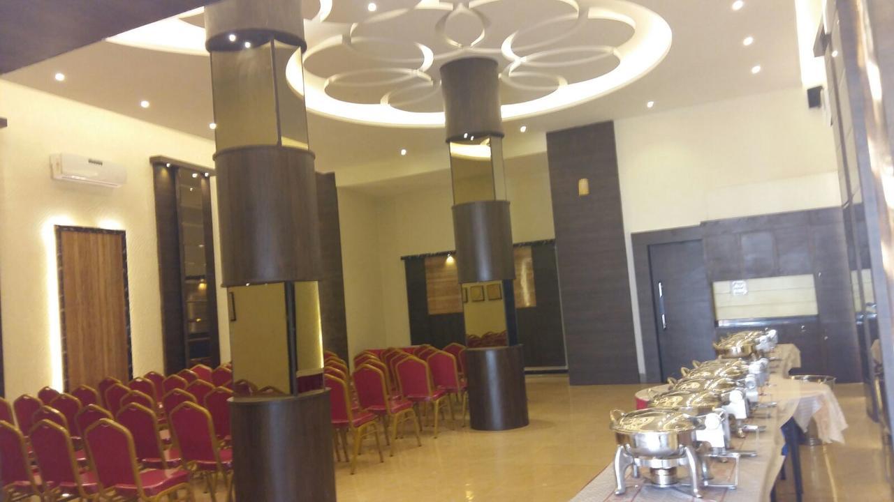 Hotel 24 Seven Nashik Esterno foto