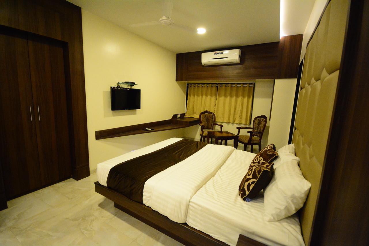 Hotel 24 Seven Nashik Esterno foto